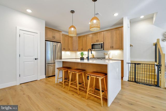 4937 EISENHOWER AVE, Alexandria, VA 22304