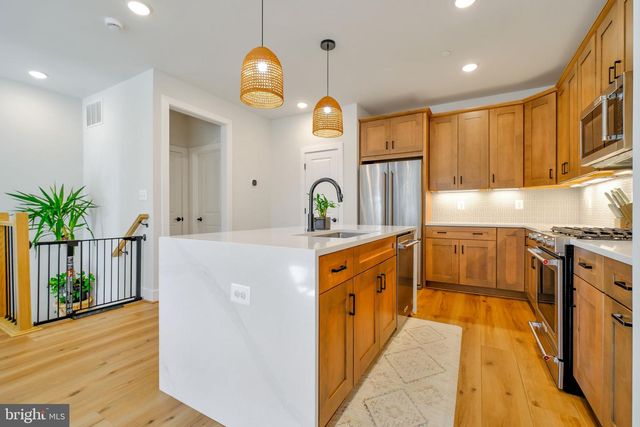 4937 EISENHOWER AVE, Alexandria, VA 22304