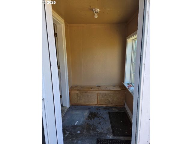 92367 E Rd, Astoria, OR 97103