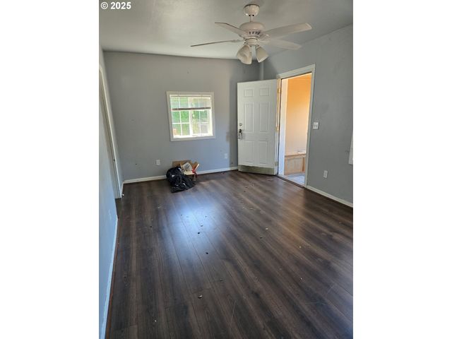 92367 E Rd, Astoria, OR 97103