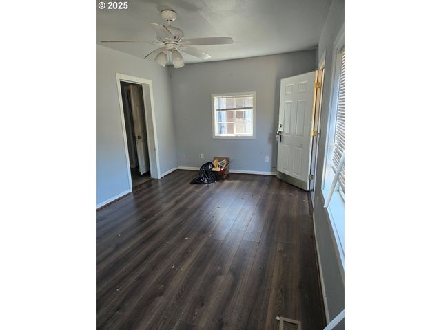 92367 E Rd, Astoria, OR 97103