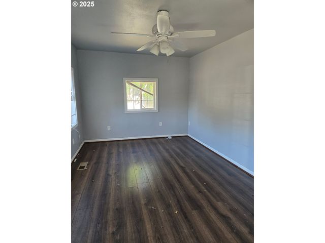 92367 E Rd, Astoria, OR 97103