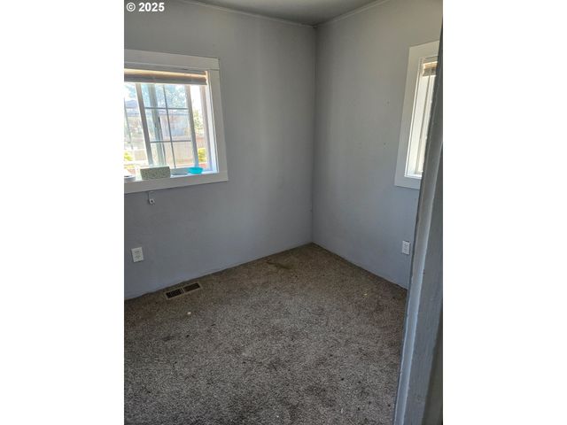 92367 E Rd, Astoria, OR 97103