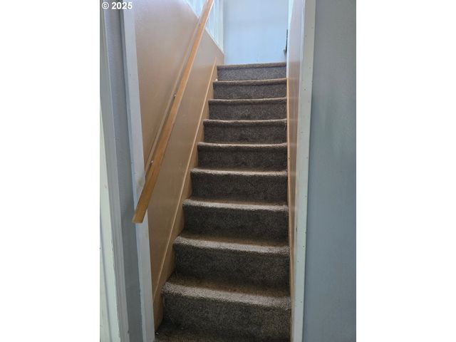 92367 E Rd, Astoria, OR 97103