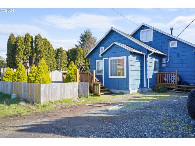 92367 E Rd, Astoria, OR 97103