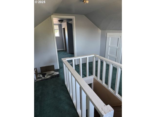 92367 E Rd, Astoria, OR 97103