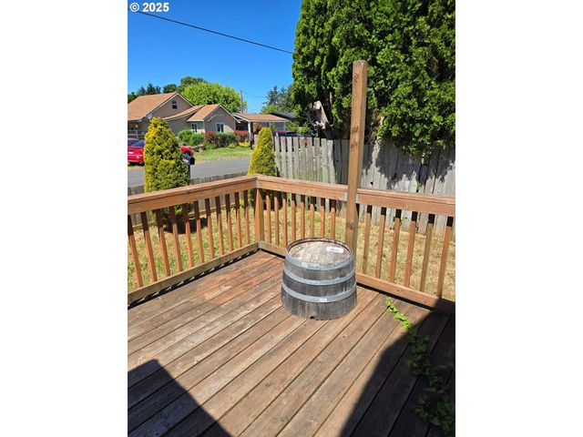 92367 E Rd, Astoria, OR 97103
