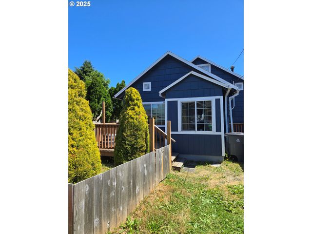 92367 E Rd, Astoria, OR 97103