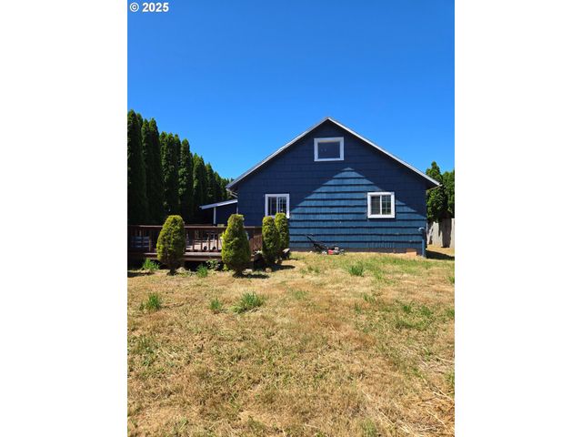 92367 E Rd, Astoria, OR 97103