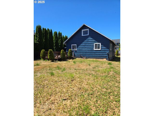 92367 E Rd, Astoria, OR 97103