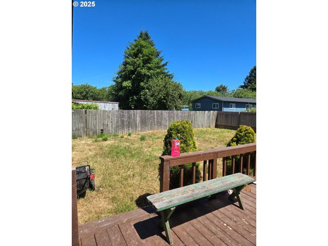 92367 E Rd, Astoria, OR 97103