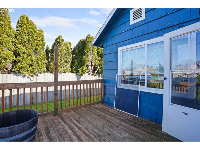 92367 E Rd, Astoria, OR 97103