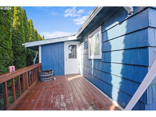 92367 E Rd, Astoria, OR 97103