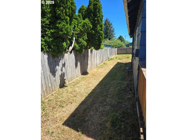 92367 E Rd, Astoria, OR 97103