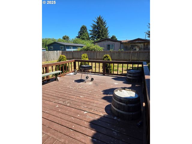 92367 E Rd, Astoria, OR 97103