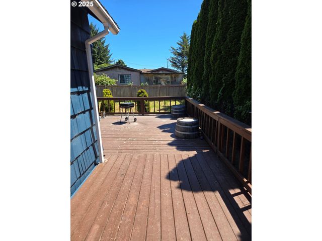 92367 E Rd, Astoria, OR 97103