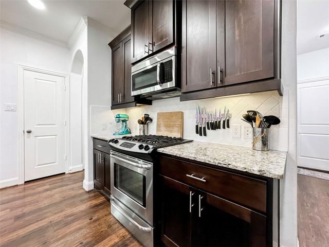 717 Via Lago, Webster, TX 77598