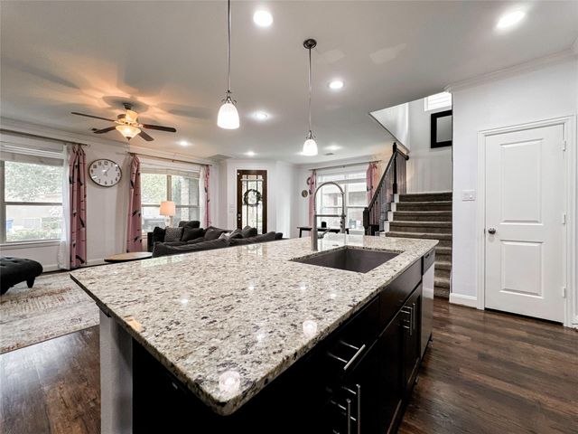 717 Via Lago, Webster, TX 77598