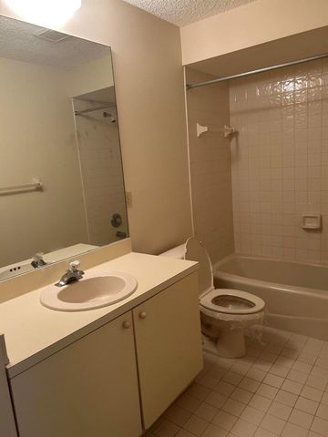 6820 SE Constitution Boulevard 103, Hobe Sound, FL 33455