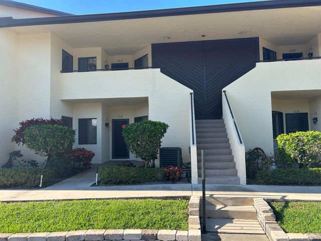 6820 SE Constitution Boulevard 103, Hobe Sound, FL 33455