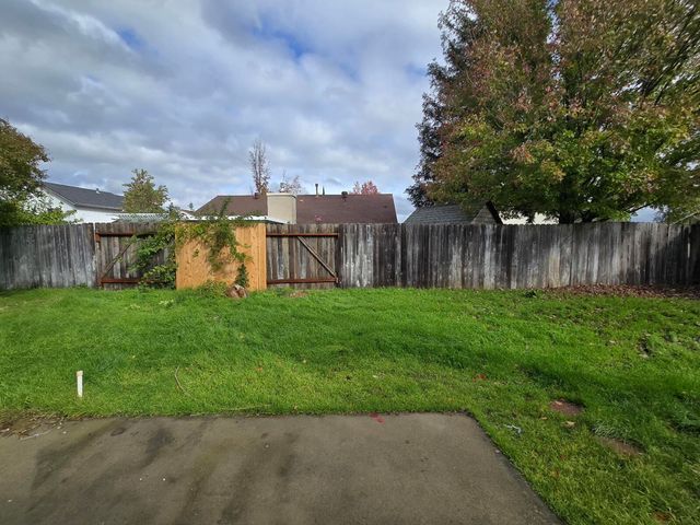 454 Alamine Drive, Redding, CA 96003