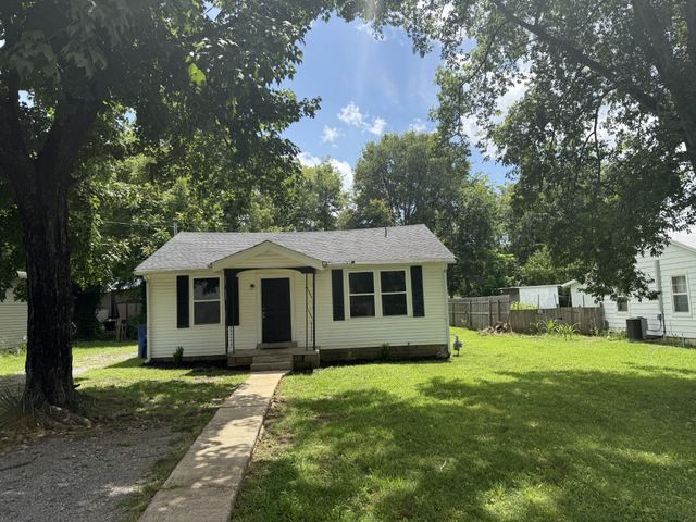 244 E Cedar St, Shelbyville, TN 37160