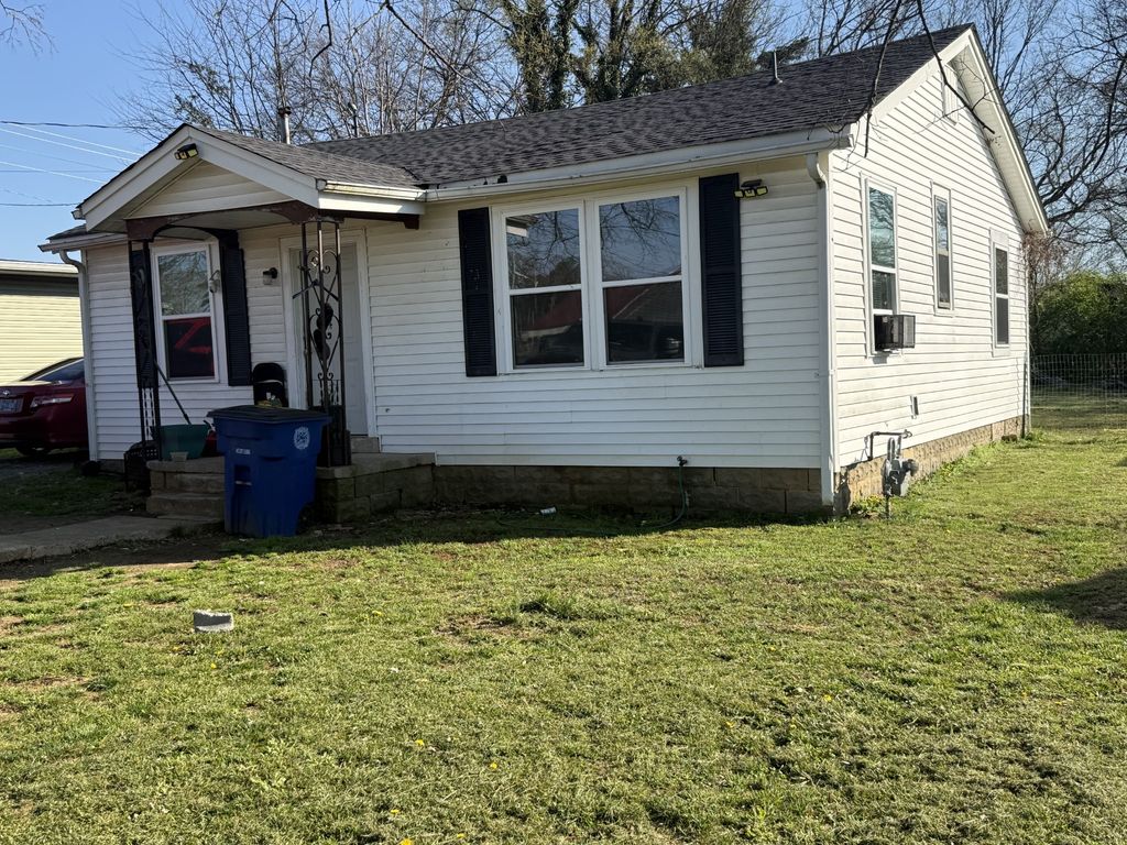 244 E Cedar St, Shelbyville, TN 37160