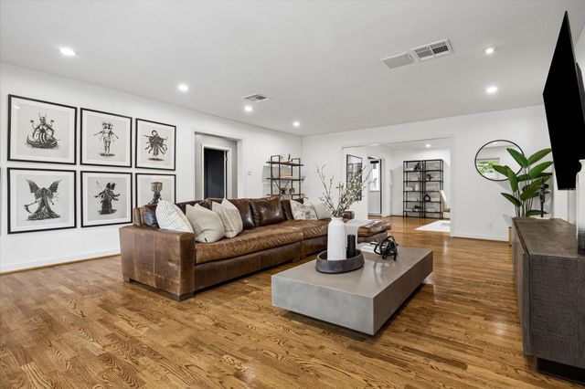 5656 Piping Rock Lane, Houston, TX 77056