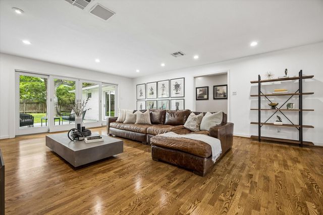 5656 Piping Rock Lane, Houston, TX 77056