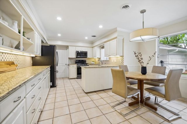 5656 Piping Rock Lane, Houston, TX 77056