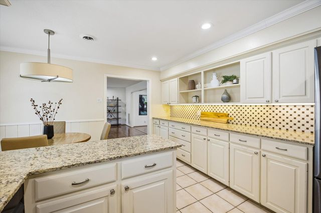 5656 Piping Rock Lane, Houston, TX 77056