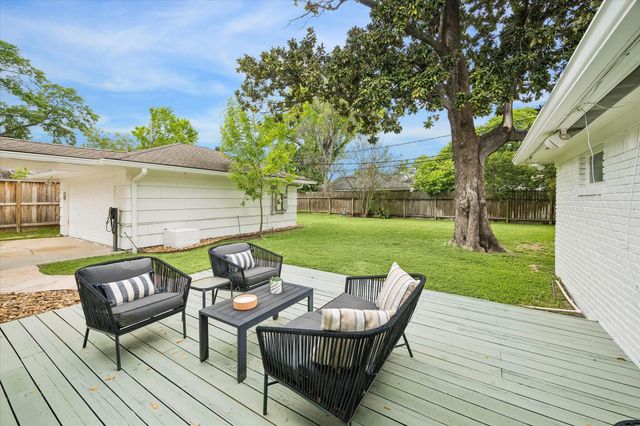 5656 Piping Rock Lane, Houston, TX 77056