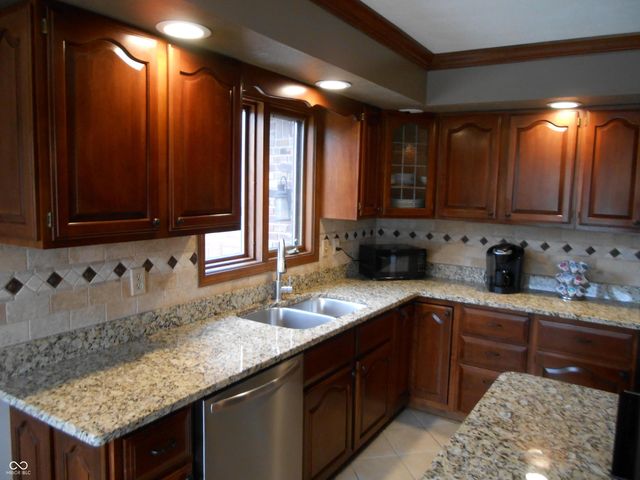 6712 Forrest Commons Boulevard, Indianapolis, IN 46227