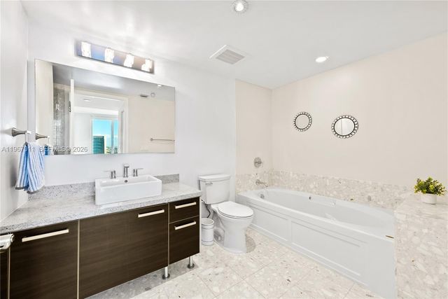 185 SW 7th St 2611, Miami, FL 33130