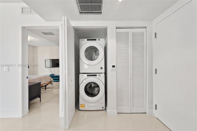 185 SW 7th St 2611, Miami, FL 33130