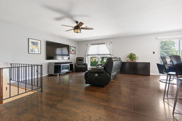 303 Oakfield Drive, Ballwin, MO 63021