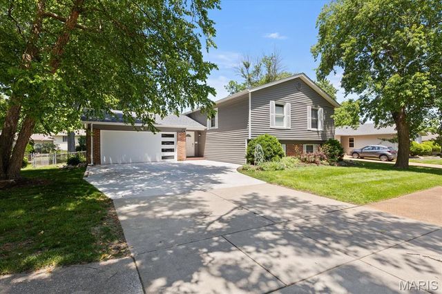 303 Oakfield Drive, Ballwin, MO 63021