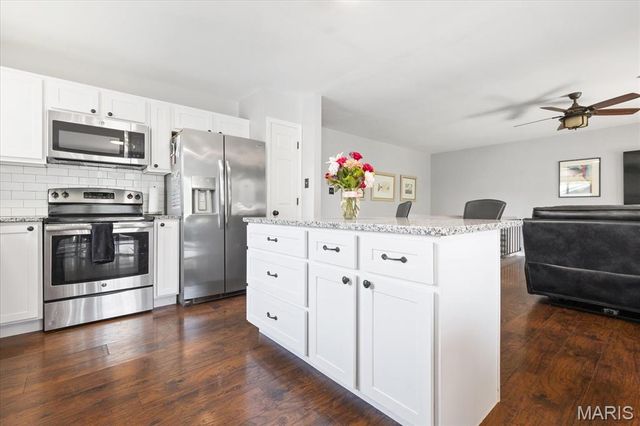 303 Oakfield Drive, Ballwin, MO 63021