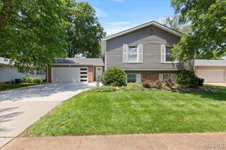 303 Oakfield Drive, Ballwin, MO 63021