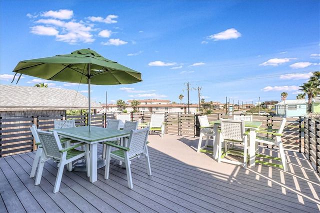 1424 S Eleventh St, Port Aransas, TX 78373