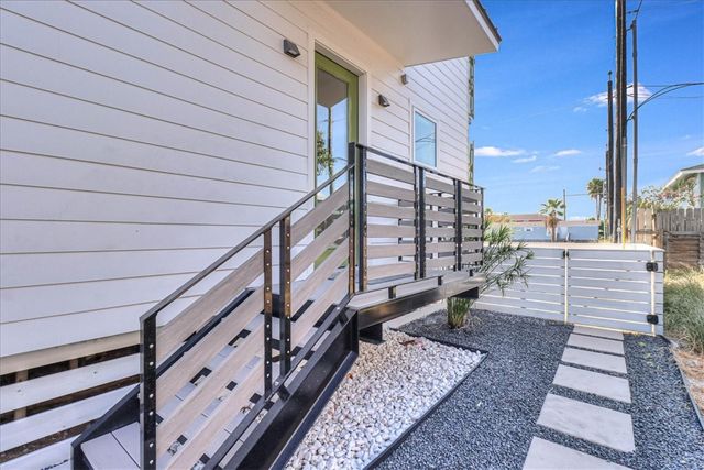1424 S Eleventh St, Port Aransas, TX 78373