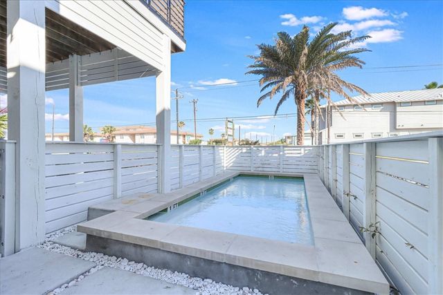 1424 S Eleventh St, Port Aransas, TX 78373