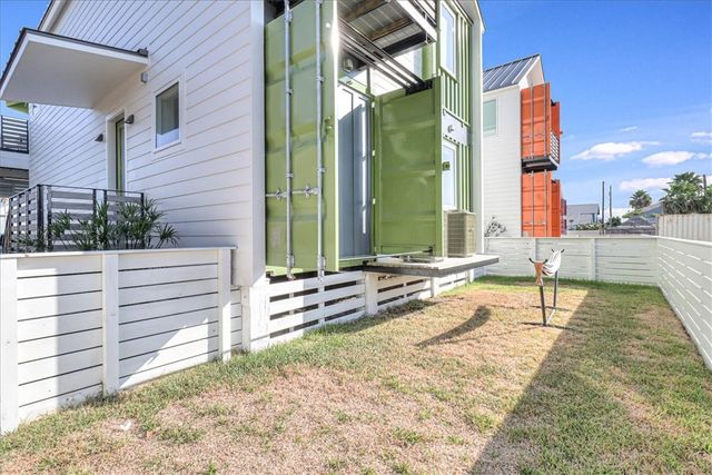 1424 S Eleventh St, Port Aransas, TX 78373
