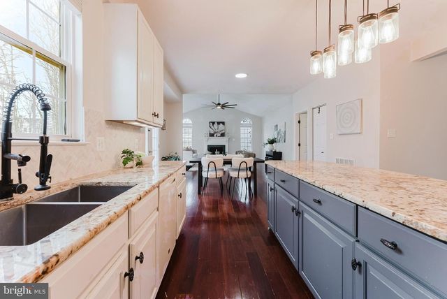 25827 PRIESTERS POND DR, Chantilly, VA 20152