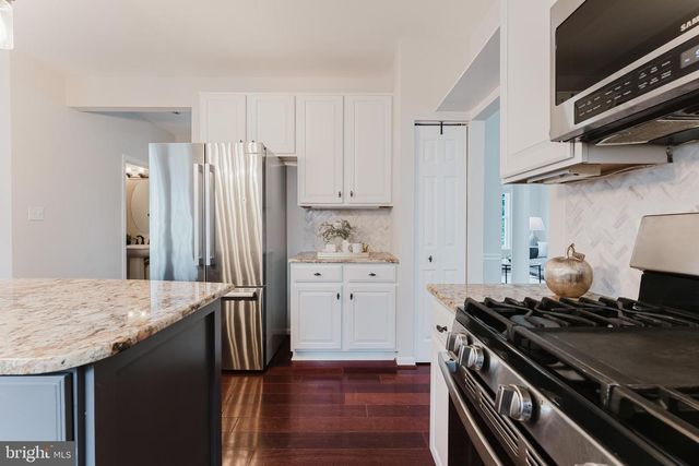 25827 PRIESTERS POND DR, Chantilly, VA 20152