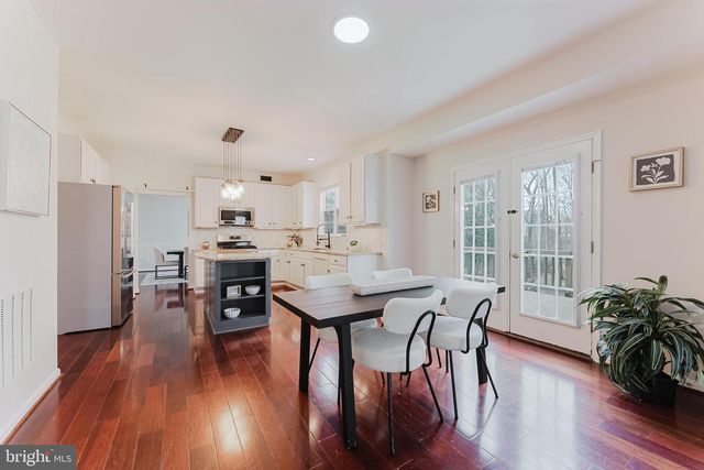 25827 PRIESTERS POND DR, Chantilly, VA 20152