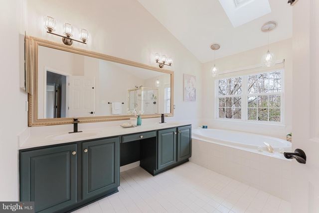 25827 PRIESTERS POND DR, Chantilly, VA 20152