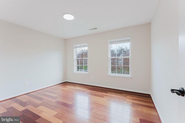 25827 PRIESTERS POND DR, Chantilly, VA 20152