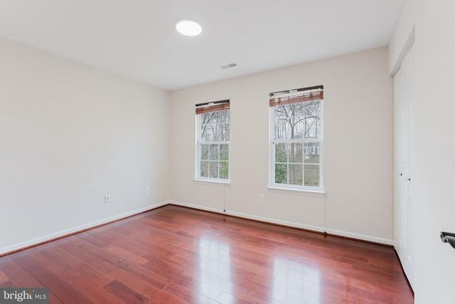 25827 PRIESTERS POND DR, Chantilly, VA 20152