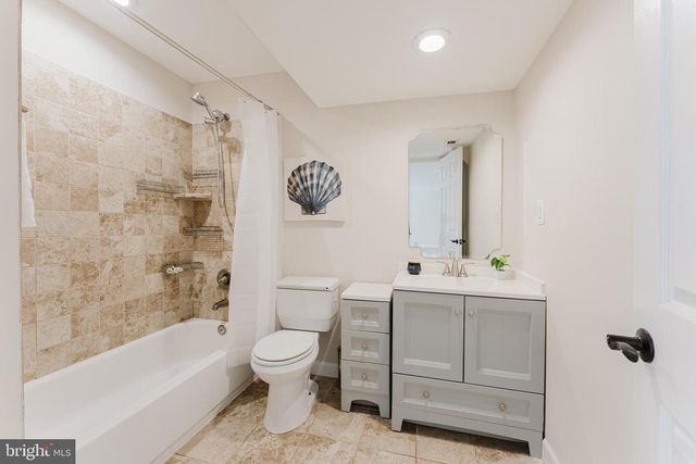 25827 PRIESTERS POND DR, Chantilly, VA 20152